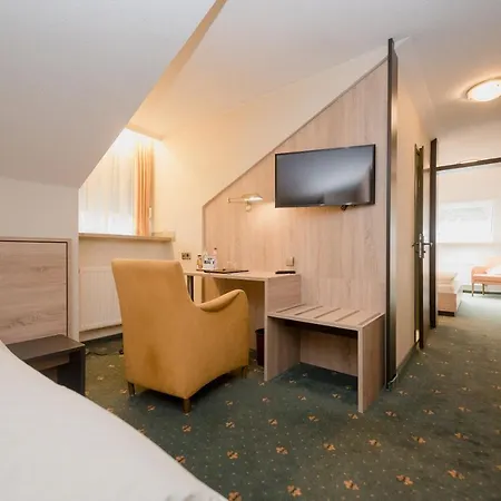 Hotel Am Schloss 3*