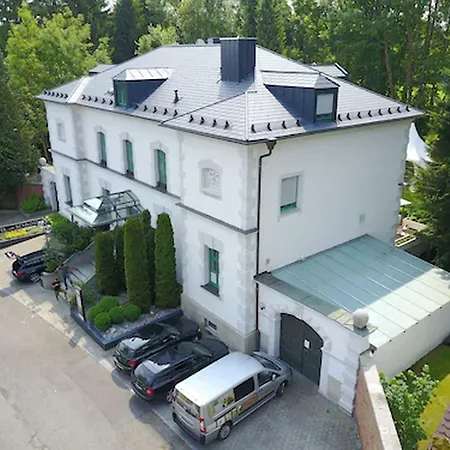 Am Schloss 3*