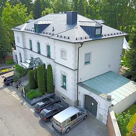 Hotel Am Schloss 3*