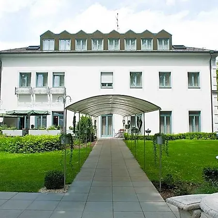 Am Schloss فندق إلرتيسن