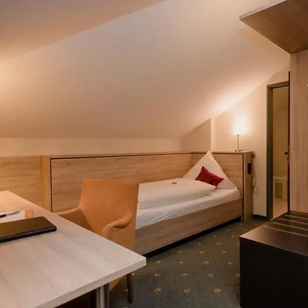 Hotel Am Schloss 3*