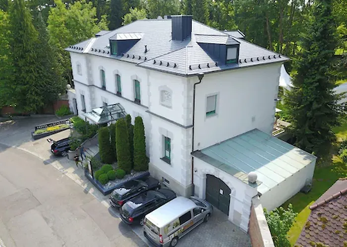 Am Schloss 3*